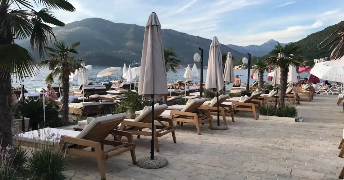 Waikiki Beach Tivat Loungers