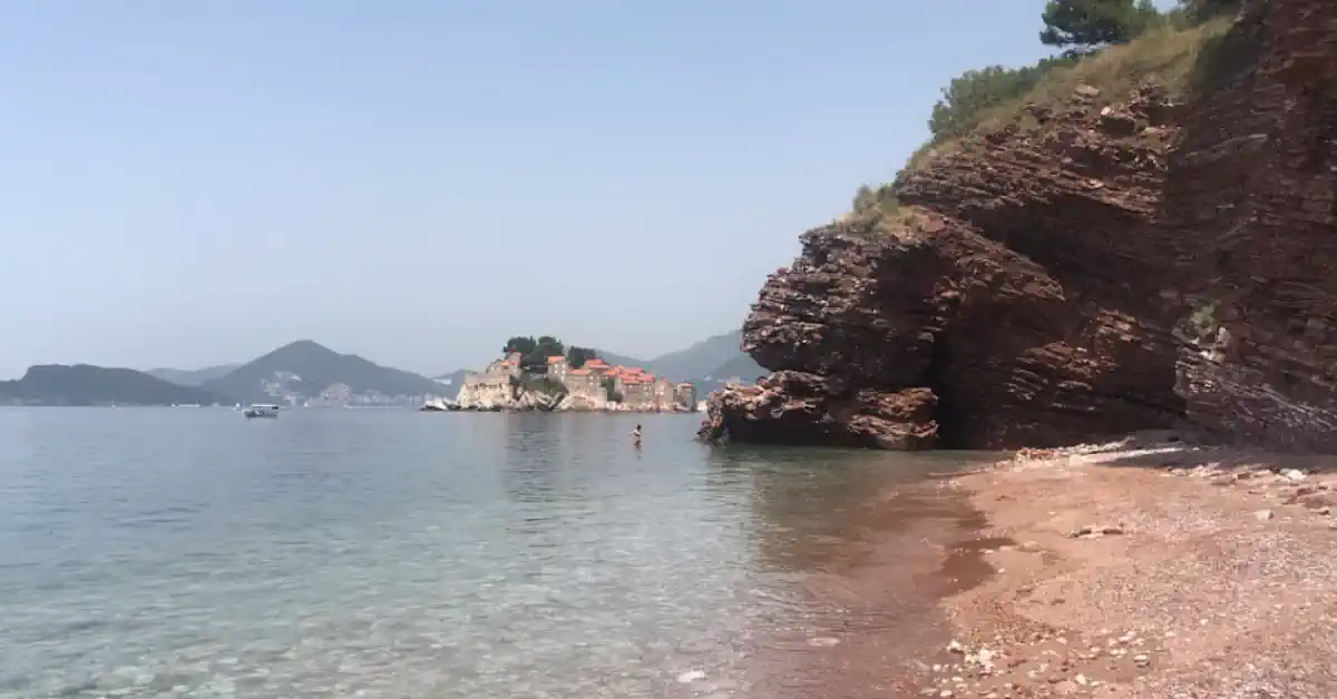 Crvena Stijena Beach